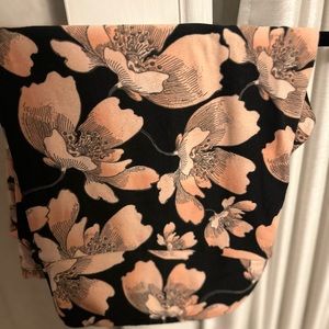 LulaRoe leggings, black with coral flowers TC2, worn once